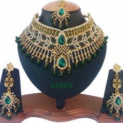 Набор украшений – серьги, тика, ожерелье. Залог 1500 руб., прокат 500 руб.
